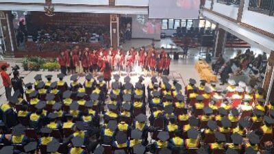 Merajut Simpati  Luapan Bahagia Bersama 1169 Wisudawan UKI Toraja Dalam Mengurai Kemacetan