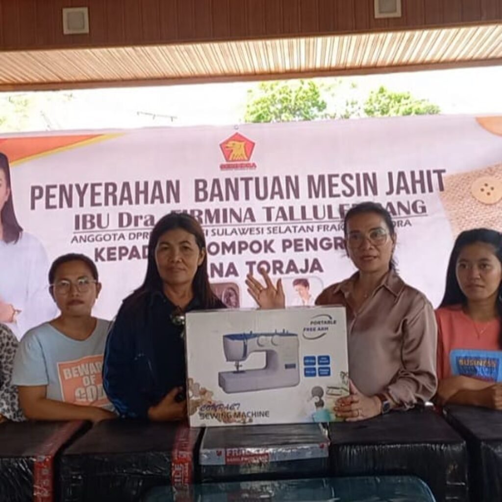 Fermina Tallulembang Salurkan Bantuan Mesin Jahit Bagi Sejumlah Kelompok Pengrajin