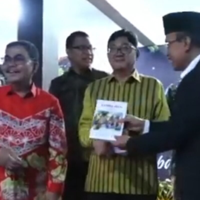 Hadiri Natal Tongkonan Sangullele Bersama Frederik Palimbong, Ini Pesan Zadrak Tombeg