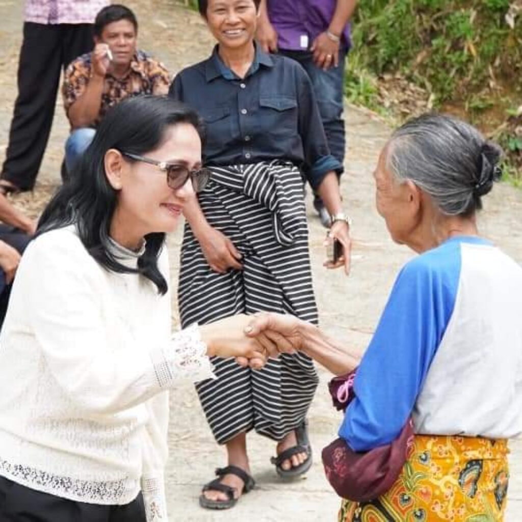 Perluas Jaring Penggalangannya, Yuniana Sapa Warga Uluway