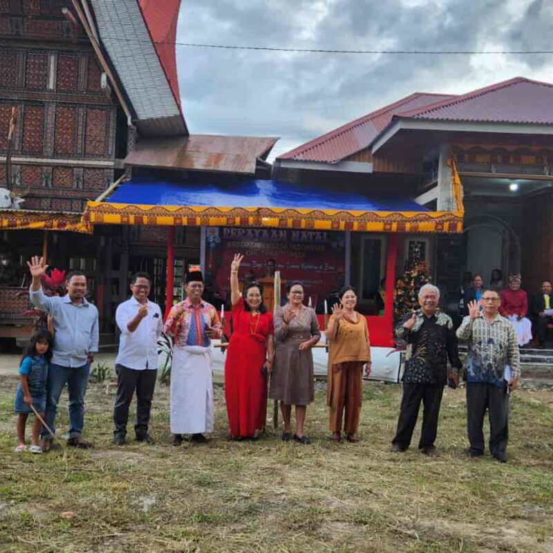Saat Caleg Nyanyi Bareng Hanya di Natal Asosiasi Pendeta Tana Toraja