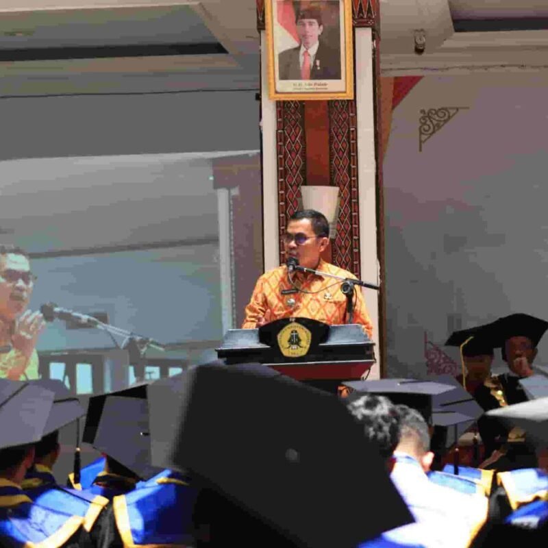 Wisuda UKI Toraja,Wabup Sebut Pesta Akademik yang Menggairahkan Usaha Ekonomi