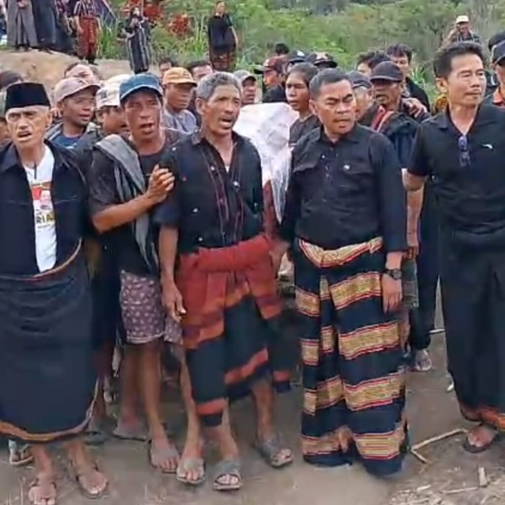 Melayat ,  Zadrak Tunjukan Empati Duka Usung Jenazah Ala Gandasil