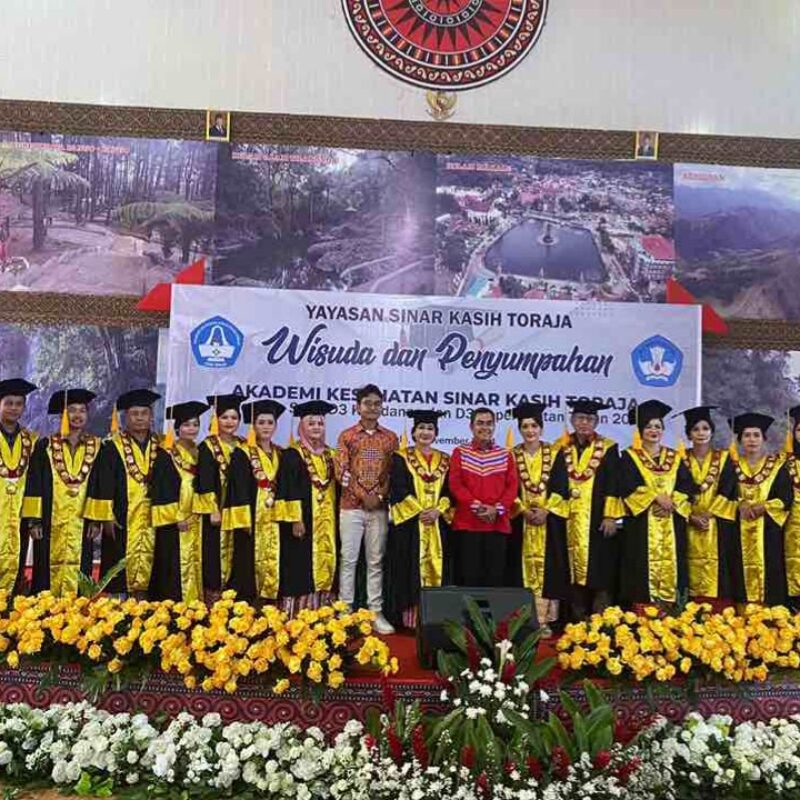 Wisuda 138 Sarjana, Alumni AKKES Sinar Kasih Sasar Pasar Kerja Mancanegara