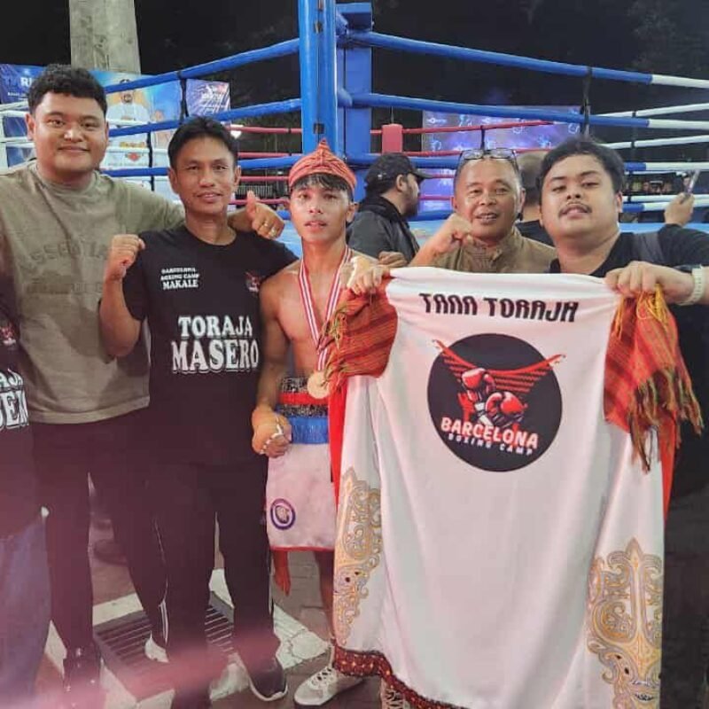 Memikat , Albert Menang Telak  di Kejuaraan Tinju Pro Jakarta Big Fight