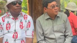 Kehangatan Frederik Palimbong   Bersama Bupati Mimika Saksikan Acara Ma’Nenek di Sereale