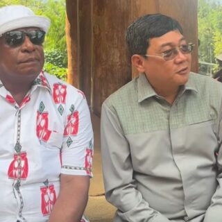Kehangatan Frederik Palimbong   Bersama Bupati Mimika Saksikan Acara Ma’Nenek di Sereale