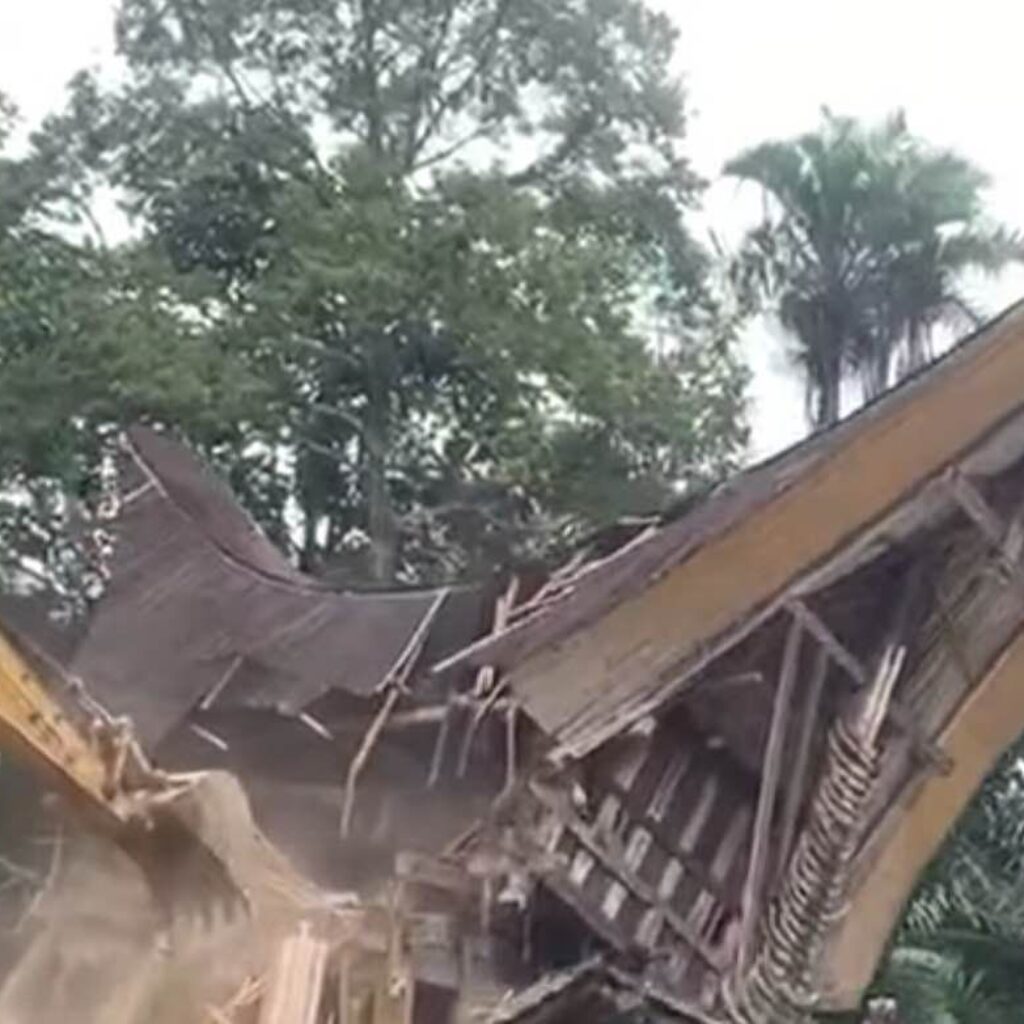 Darurat Eksekusi Segera Lindungi Tongkonan Untuk Jadi Cagar Budaya Daerah