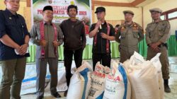 Salurkan Pupuk Gratis, Bupati Mamasa Minta Petani Lakukan Pola Tanam Serentak