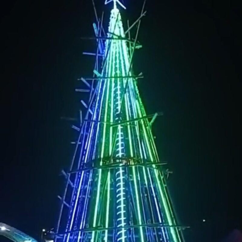 X’ Mas Celebration  ,  Bupati Welem  Nyalakan Pohon Natal  Tingginya  12 Meter, Mau Tahu Maknanya ?