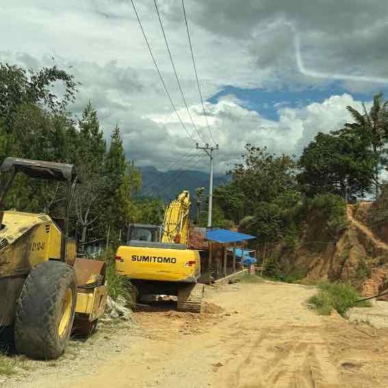 Poros Tabang – Mamasa  Jadi Jalur Nataru  , Pemkab  Siagakan Alat Berat