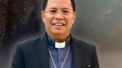 SURAT UKUR MENGGUSUR LELUHUR : Tongkonan di Ujung Tanduk