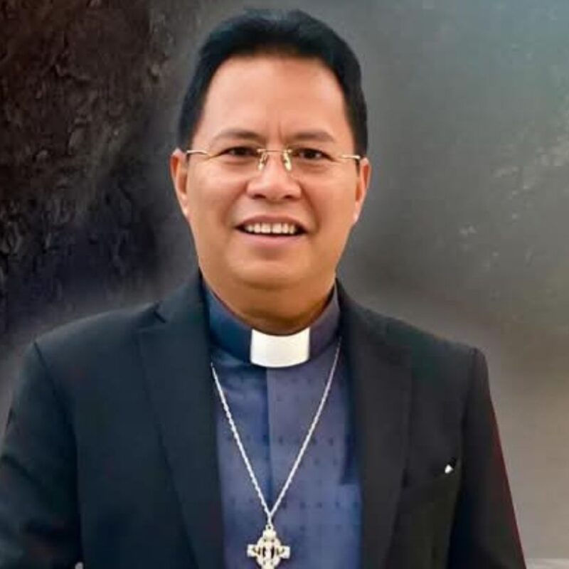 SURAT UKUR MENGGUSUR LELUHUR : Tongkonan di Ujung Tanduk