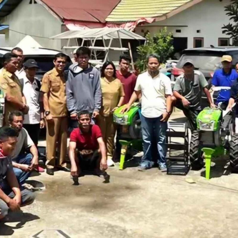 Randan Anggota Fraksi Golkar  Salurkan Alsintan Kepada  Kelompok Tani