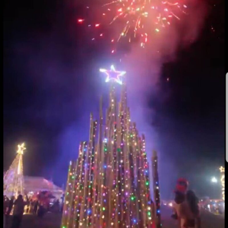 Atraksi Kembang Api Ribuan Shut  Ramaikan Malam Pergantian Tahun di  Rantepao