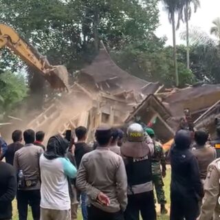 Perusak Tongkonan Tak Tersentuh, Sanksi Adat Disebut Tegak Sebelah ?