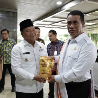 Ketemu Mentan,Welem Usul Percetakan Sawah hingga Serahkan Kopi Andalan Sebagai Oleh-oleh