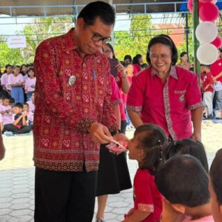Camat Tomoni Timur Apresiasi Peran Guru Sekolah Minggu Gereja Toraja  Klasis Kalaena