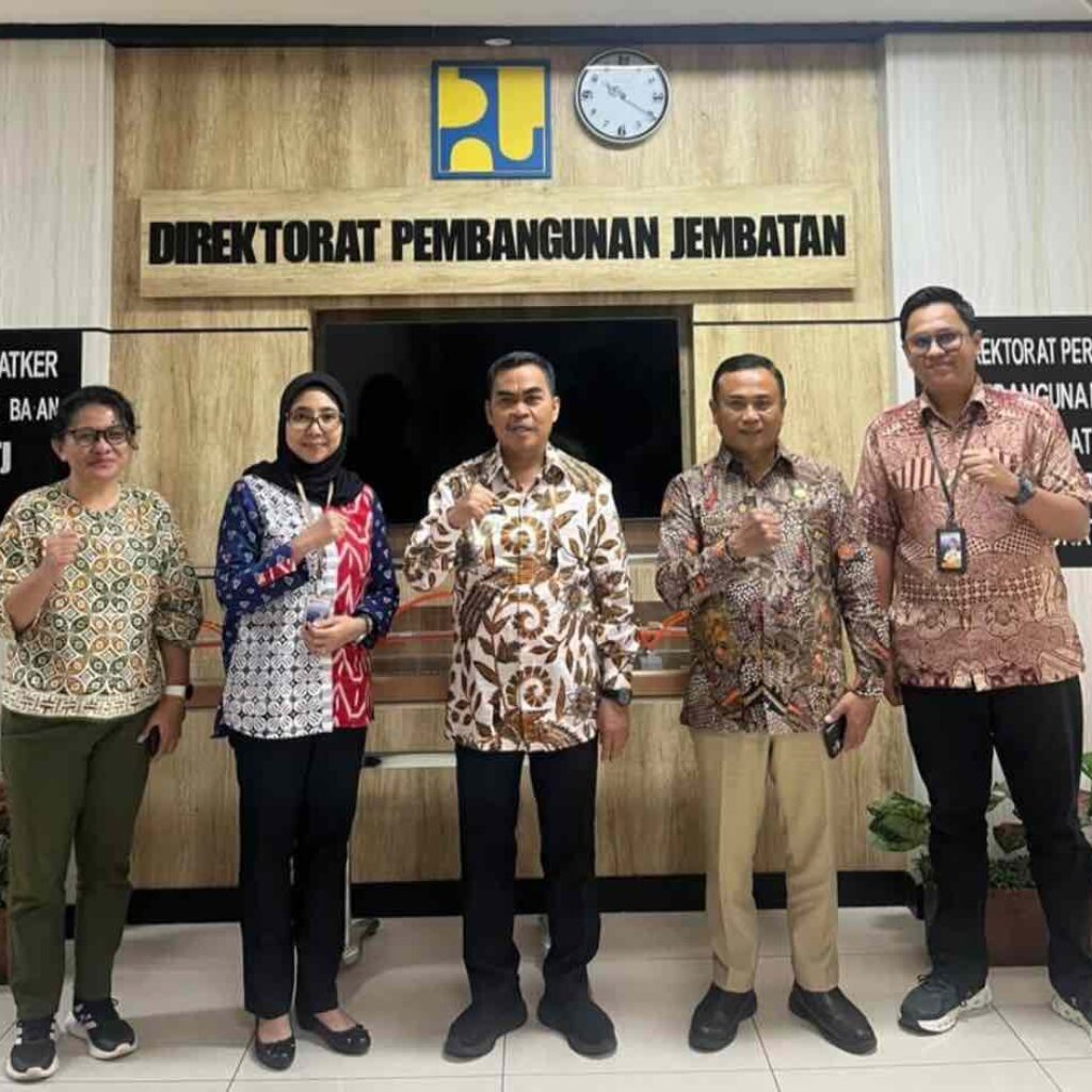 Menjemput Harapan Warga, Bupati Zadrak Perjuangkan Jembatan Gantung di Kementerian PU