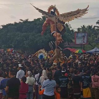 Rayakan Pengerupukan, Ribuan Umat Hindu Luwu Timur Gelar Pawai Ogoh-Ogoh