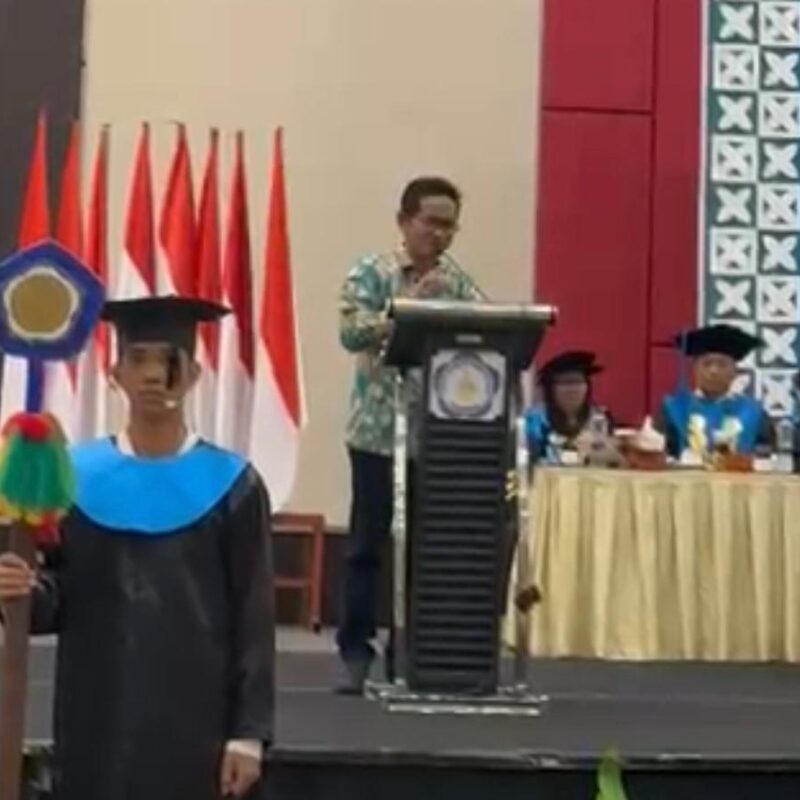 Pesan Humanis Anggota DPRD Papua Barat di Wisuda UKI Paulus: Jadilah Lilin yang Terus Menyala