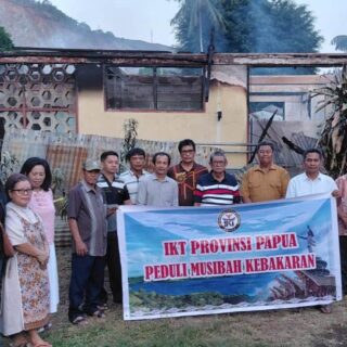 Tanggap dan Peduli, IKT Papua Bantu Korban Kebakaran di Sentani