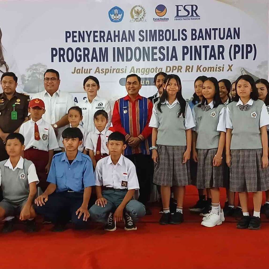 ESR Salurkan 9245 SK Beasiswa PIP, Bupati Zadrak ; Perhatian Besar Bagi Pendidikan