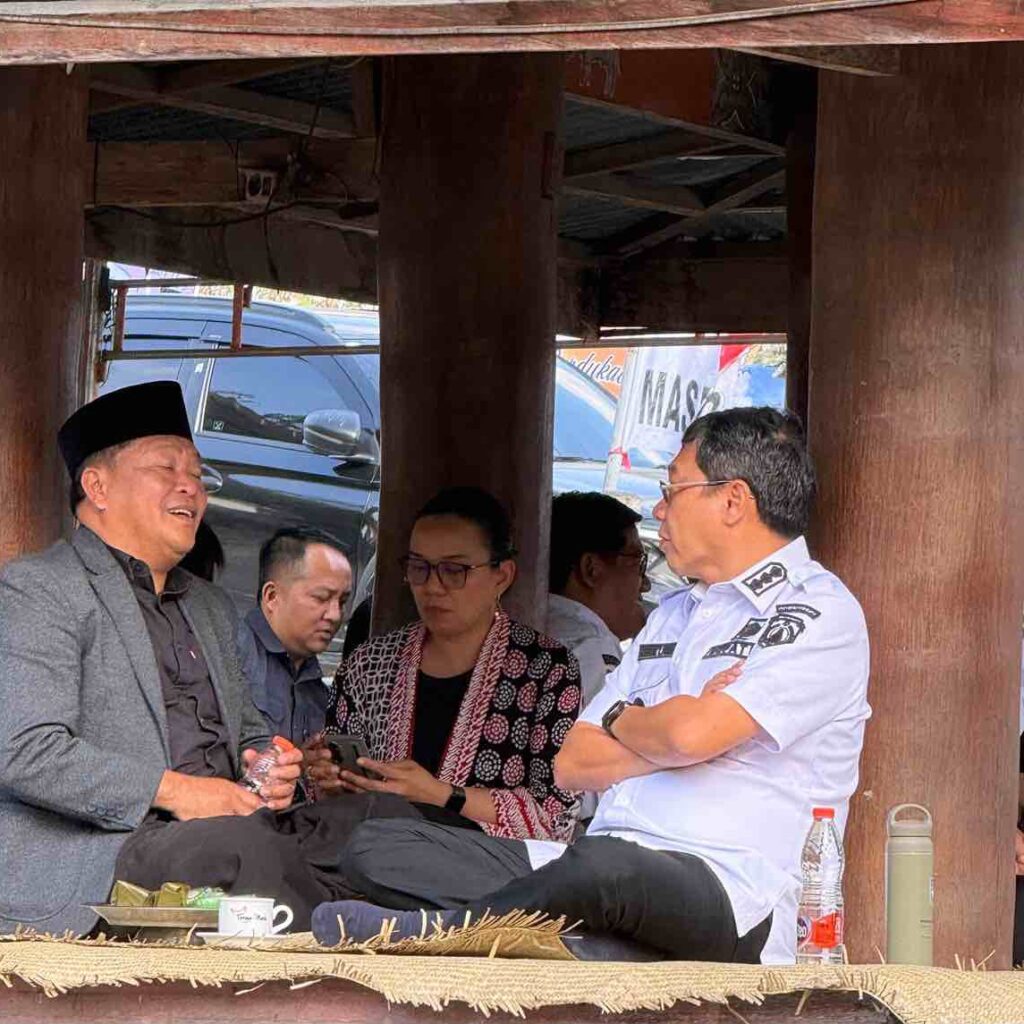 Dua Bupati ‘PKB’ Melayat di Tongkonann Parappo