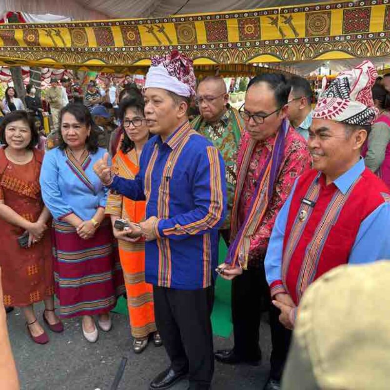 Asa Perajin di Balik Kebanggaan Menteri Koperasi RI Terhadap Kain Tenun Toraja