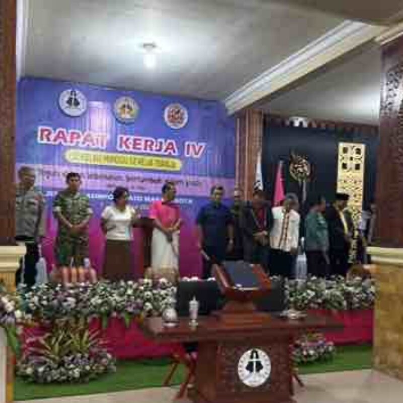 Nostalgia  Bupati Zadrak dan Unjuk Bakat Penyanyi Cilik Mamasa Warnai Pembukaan Raker IV SMGT